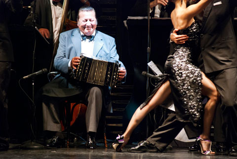 7 WAYS TO SEE THE WORLD FROM THE COMFORT OF YOUR HOME